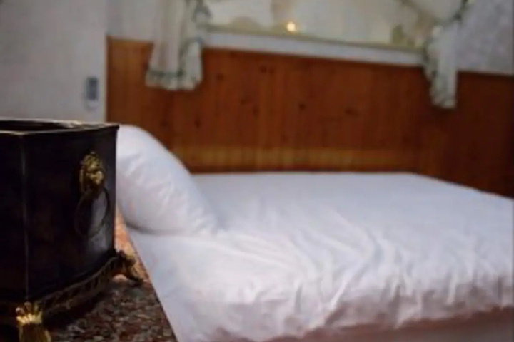Room 2 of 4