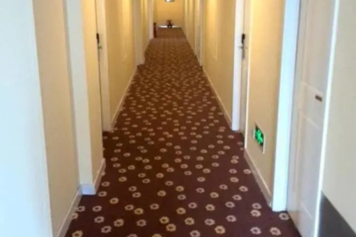 Room 12 of 18