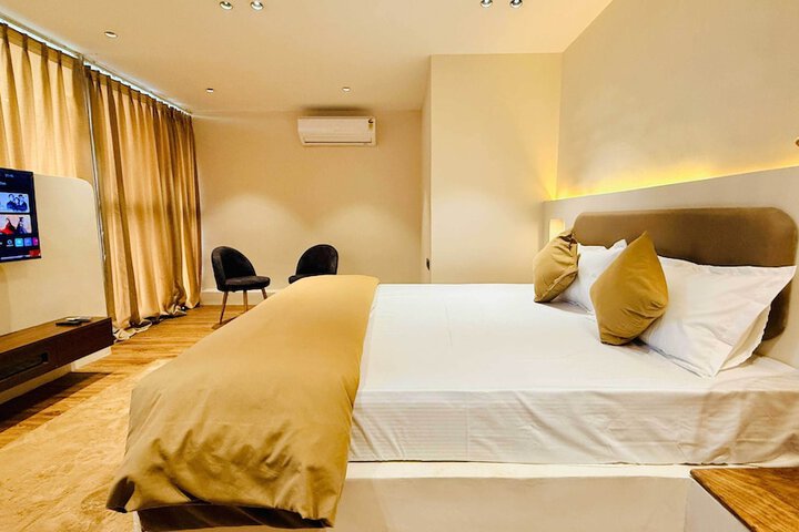 Room 19 of 104