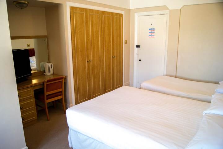 Room 12 of 128