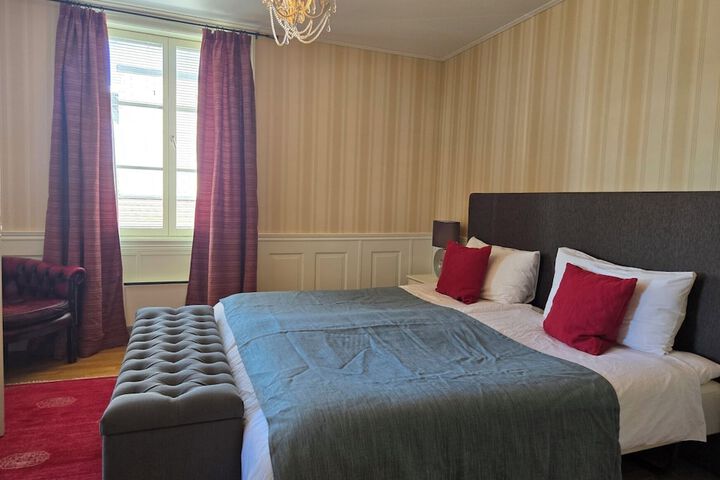 Room 84 of 334