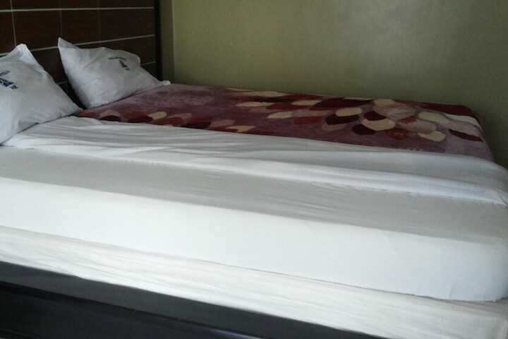 Room 32 of 94