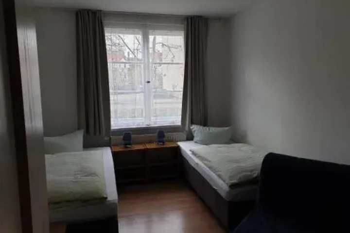 Room 8 of 10