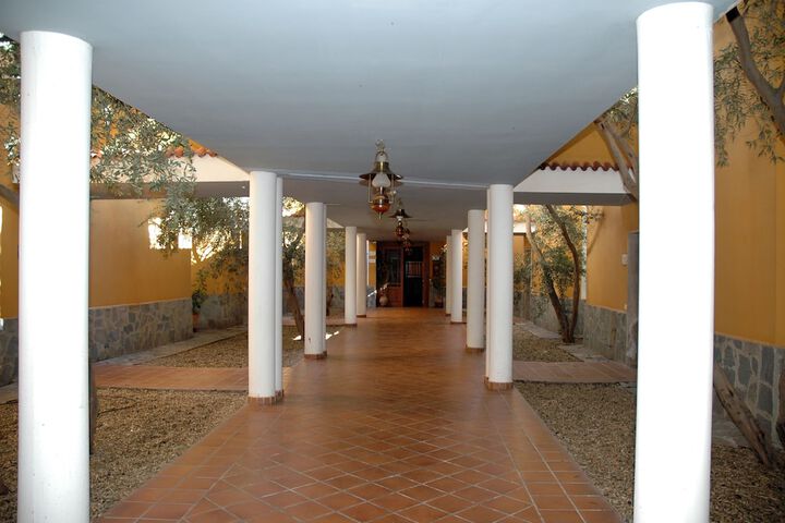 Ballroom/Hall 23 of 29