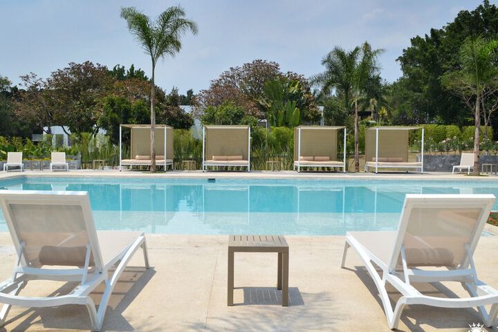 Pool 126 of 165