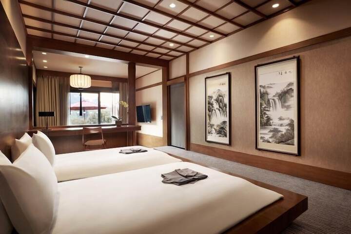 Room 10 of 193