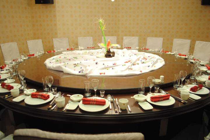 Ballroom/Hall 94 of 117