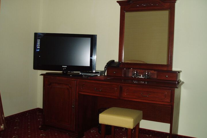 Room 14 of 33