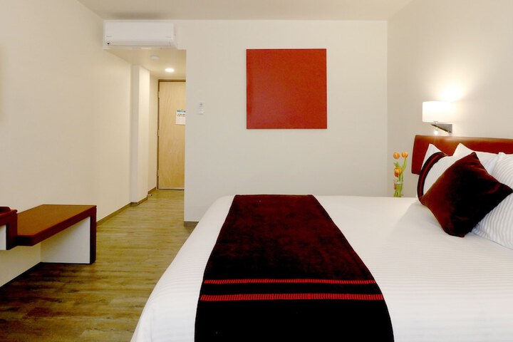 Room 9 of 34