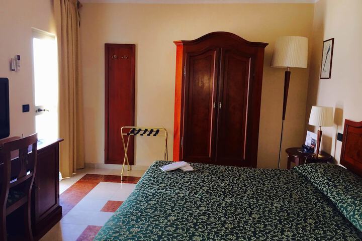 Room 3 of 32