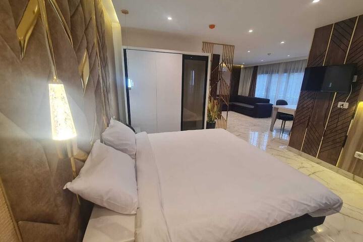 Room 10 of 85