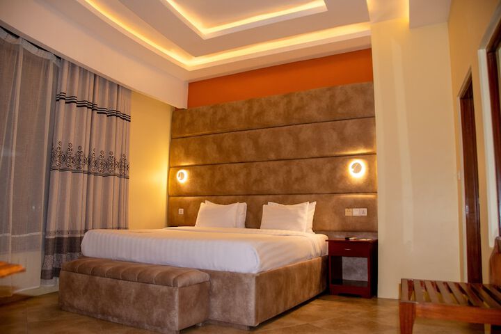 Room 4 of 63