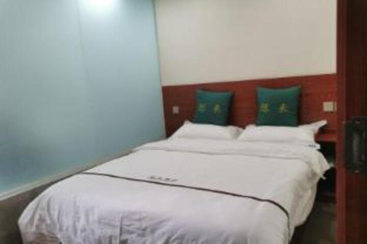 Room 5 of 6