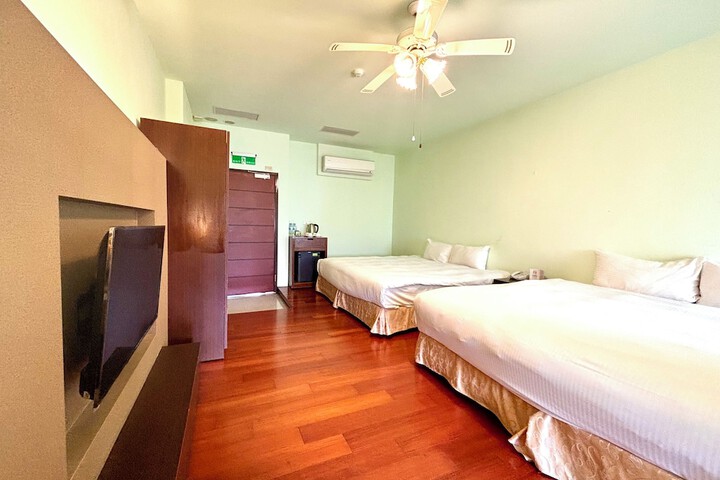 Room 19 of 108