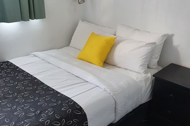 Room 6 of 42