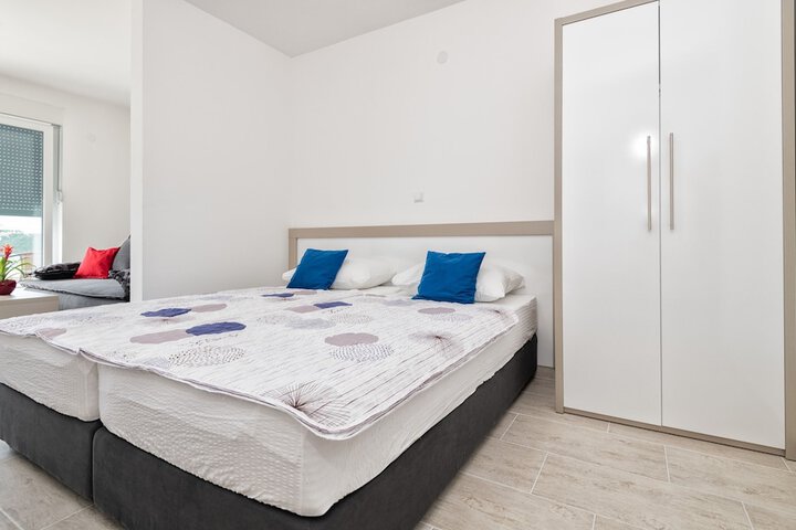 Room 4 of 31