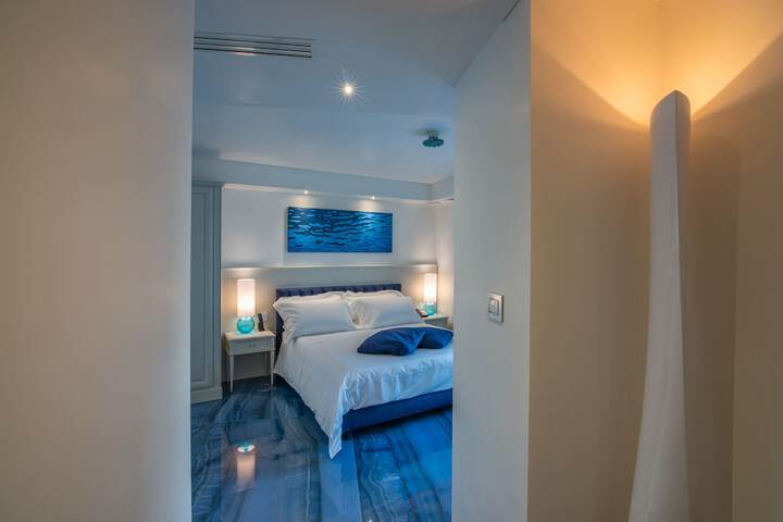 Room 19 of 73