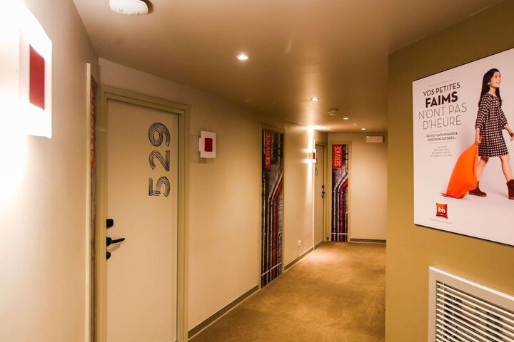 Room 11 of 198