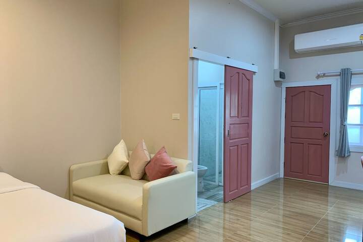 Room 10 of 81