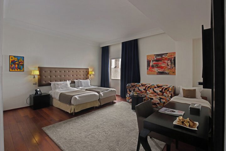 Room 27 of 49