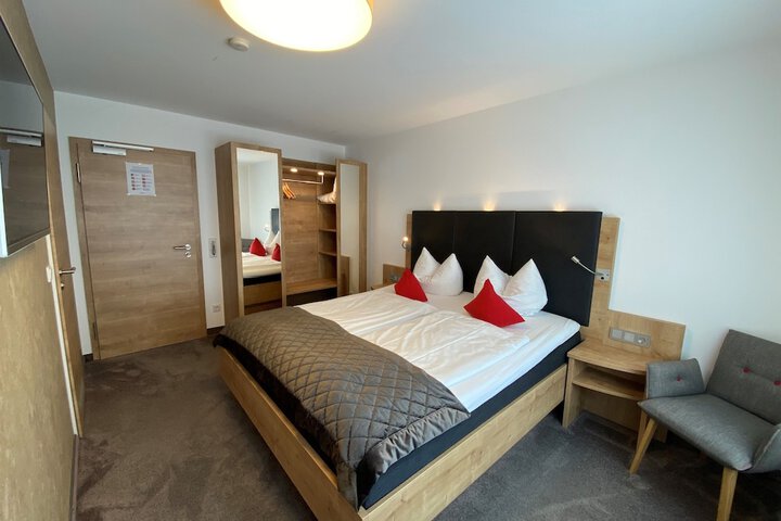 Room 13 of 70