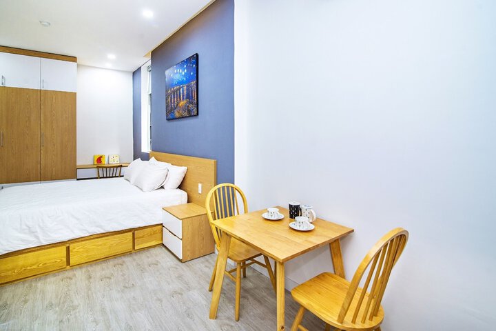 Room 10 of 28