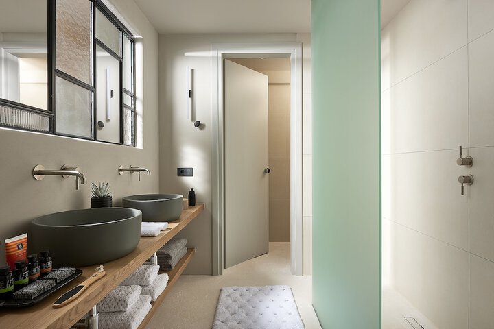 Room 40 of 46
