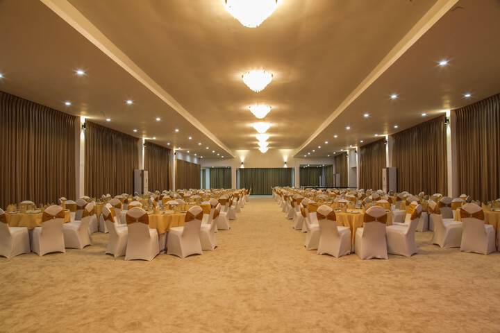 Ballroom/Hall 3 of 8