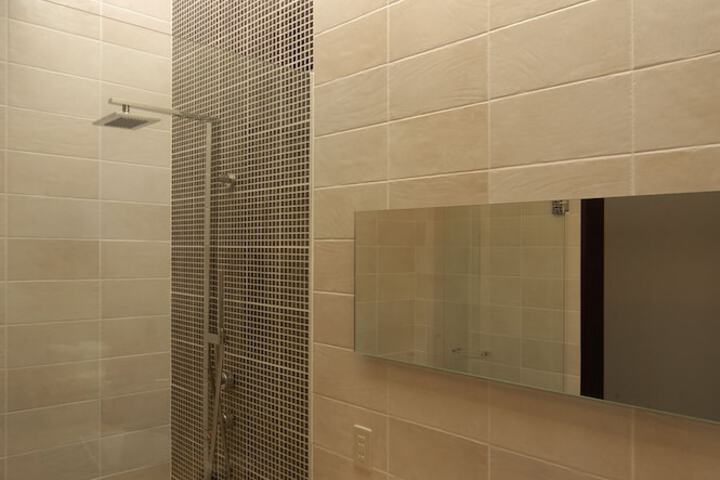Room 8 of 23