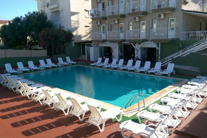 Pools & Facilities