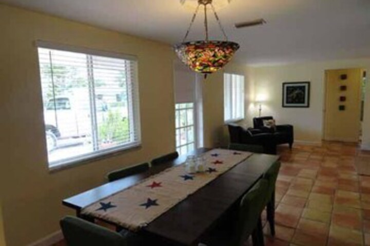 Room 10 of 27