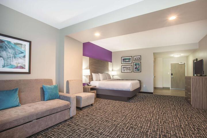 2 Queen Beds (5 of 6)