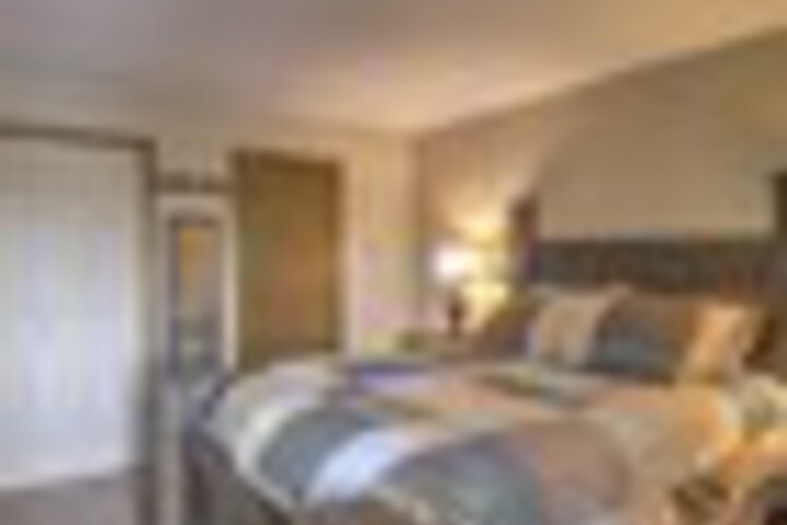 Room 8 of 105