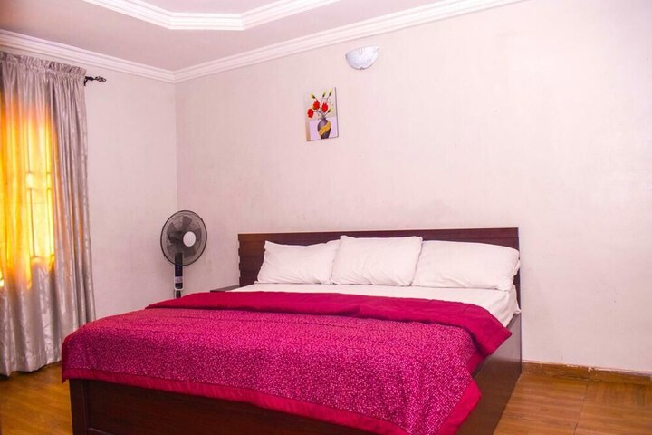 Room 5 of 18