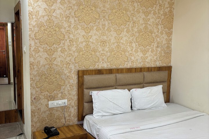 Room 15 of 32