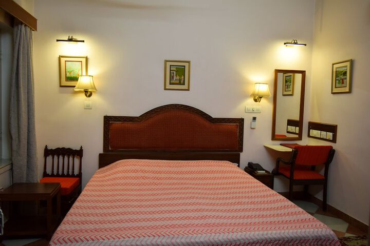 Room 10 of 182