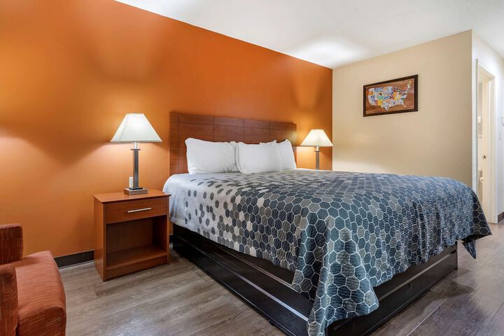 1 King Bed (1 of 7)