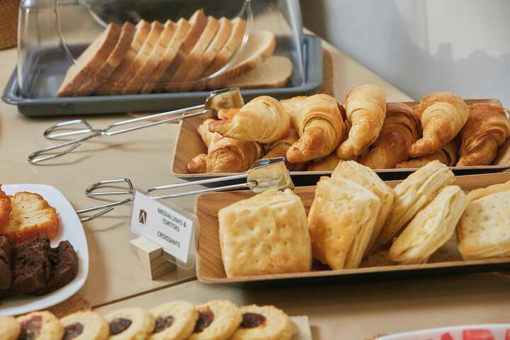 Breakfast/Coffee Service 24 of 41