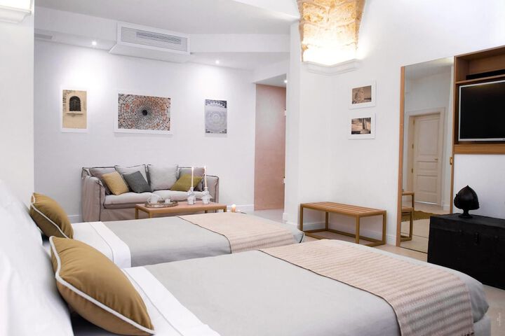 Room 7 of 40