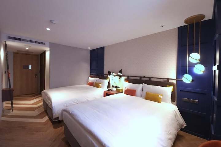 Room 11 of 36