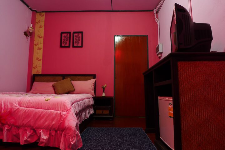 Room 13 of 32