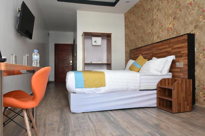 Room 5 of 23