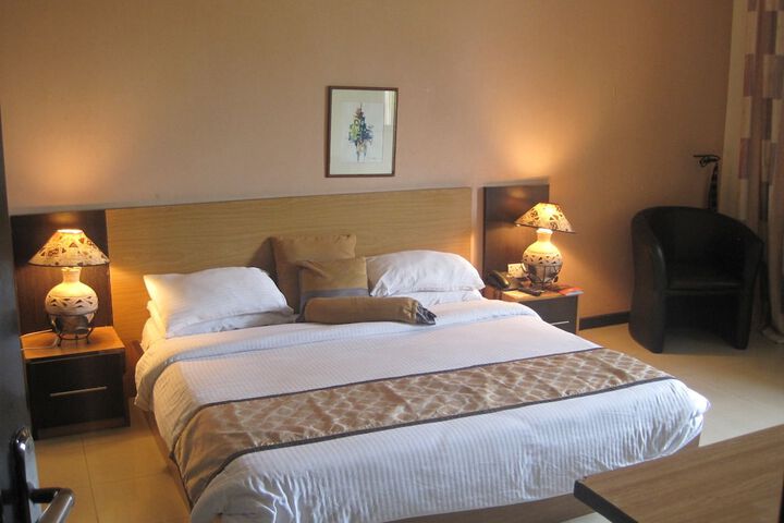 Room 27 of 81