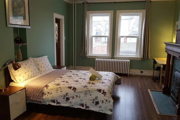 Room 7 of 28
