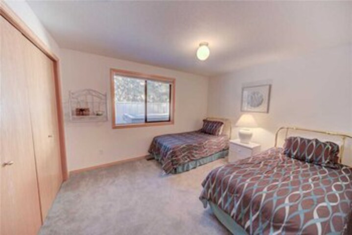 Room 10 of 14