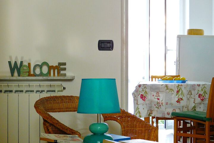 Room 10 of 28