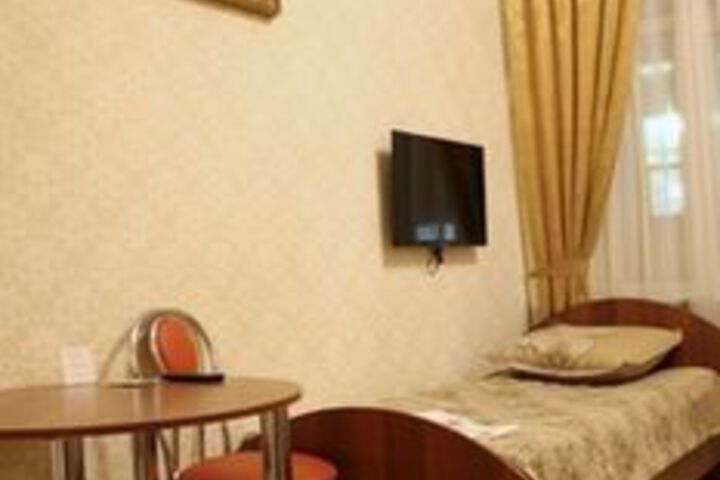 Room 4 of 25
