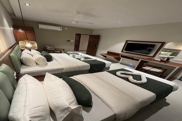 Room 6 of 16