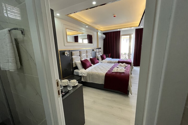 Room 9 of 108