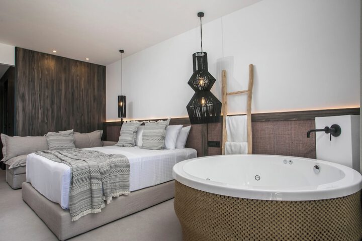 Room 12 of 32